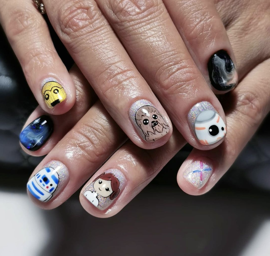 Diseños de uñas con monitos