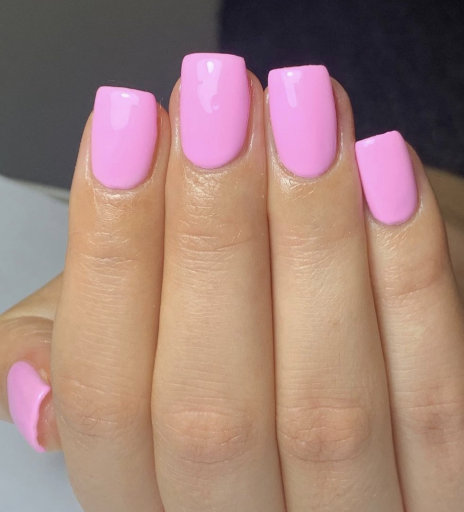 Diseño de uña tono Rosa Barbie
