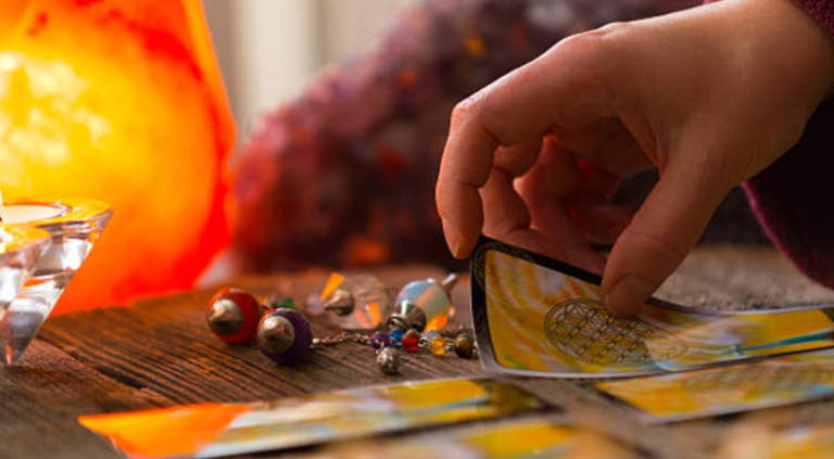 Descubre los 5 beneficios del tarot para tu vida