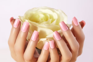 tips cuidar uñas pintadas