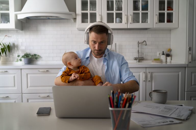 Equilibrar teletrabajo y crianza